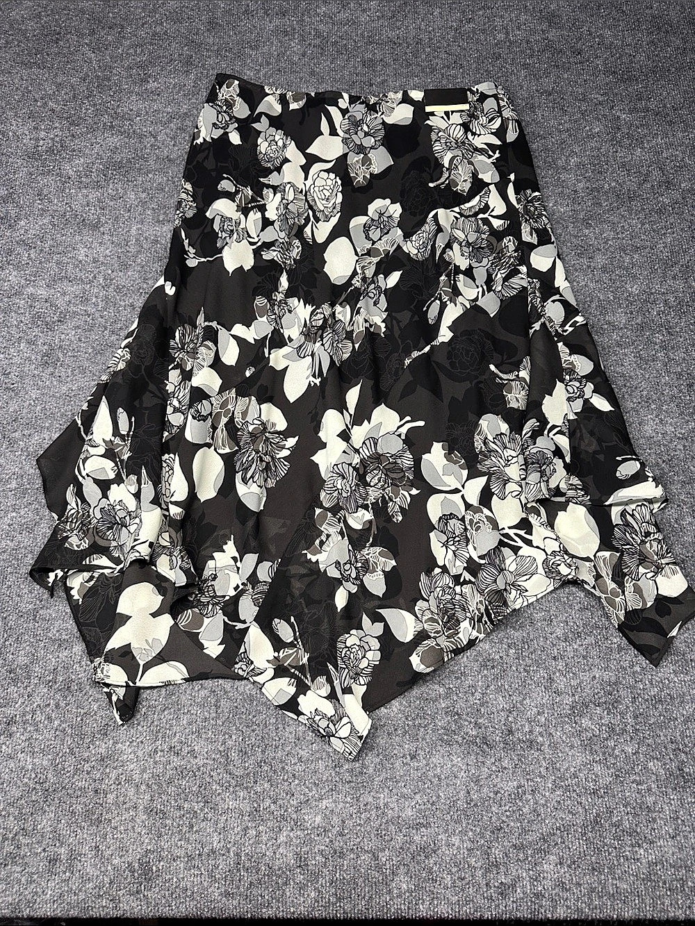 Lane Bryant Floral Asymmetrical Skirt in Black & White Size 14/16 NWT
